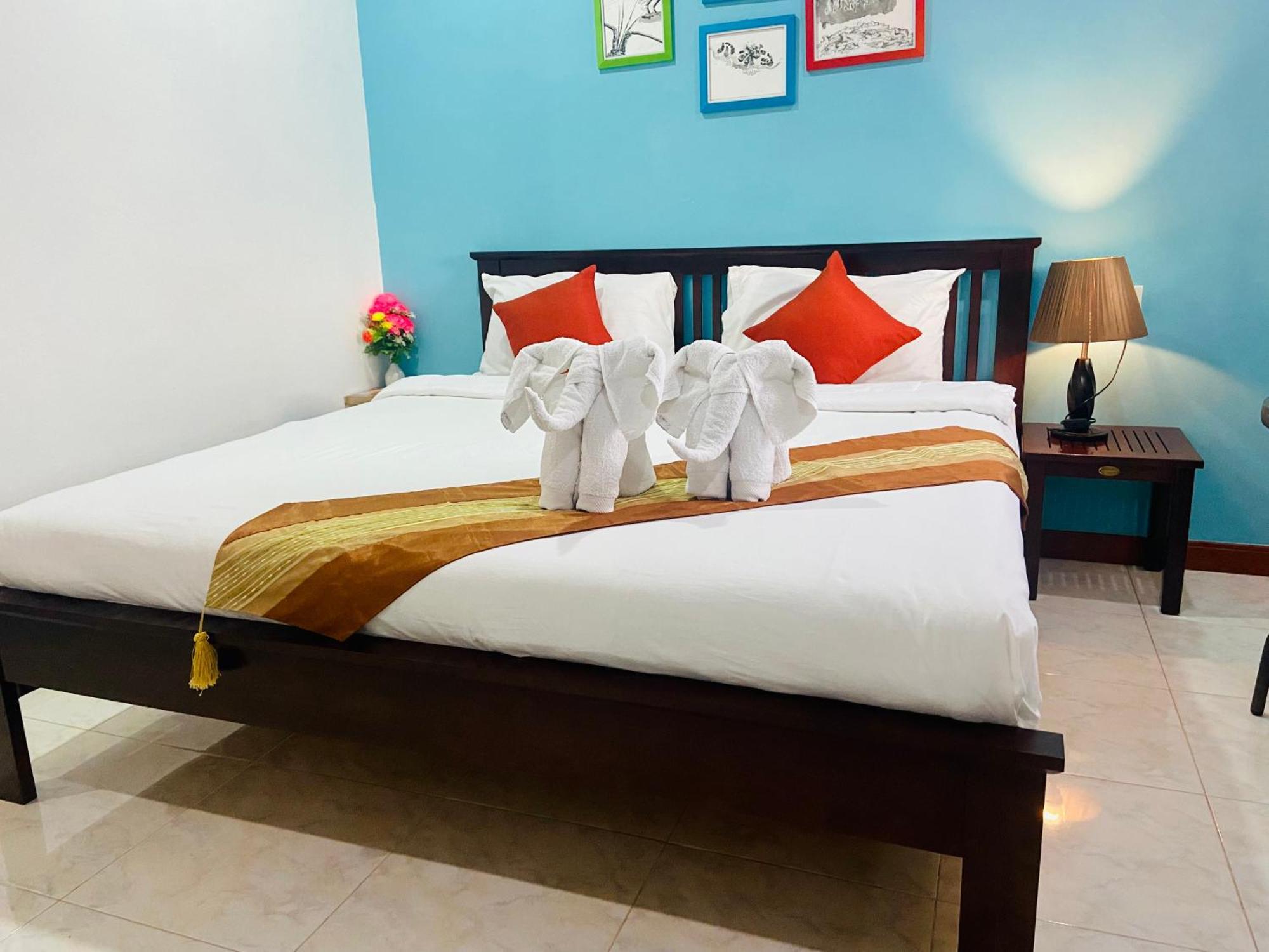 Lanta Grand House Hotel Koh Lanta Bagian luar foto