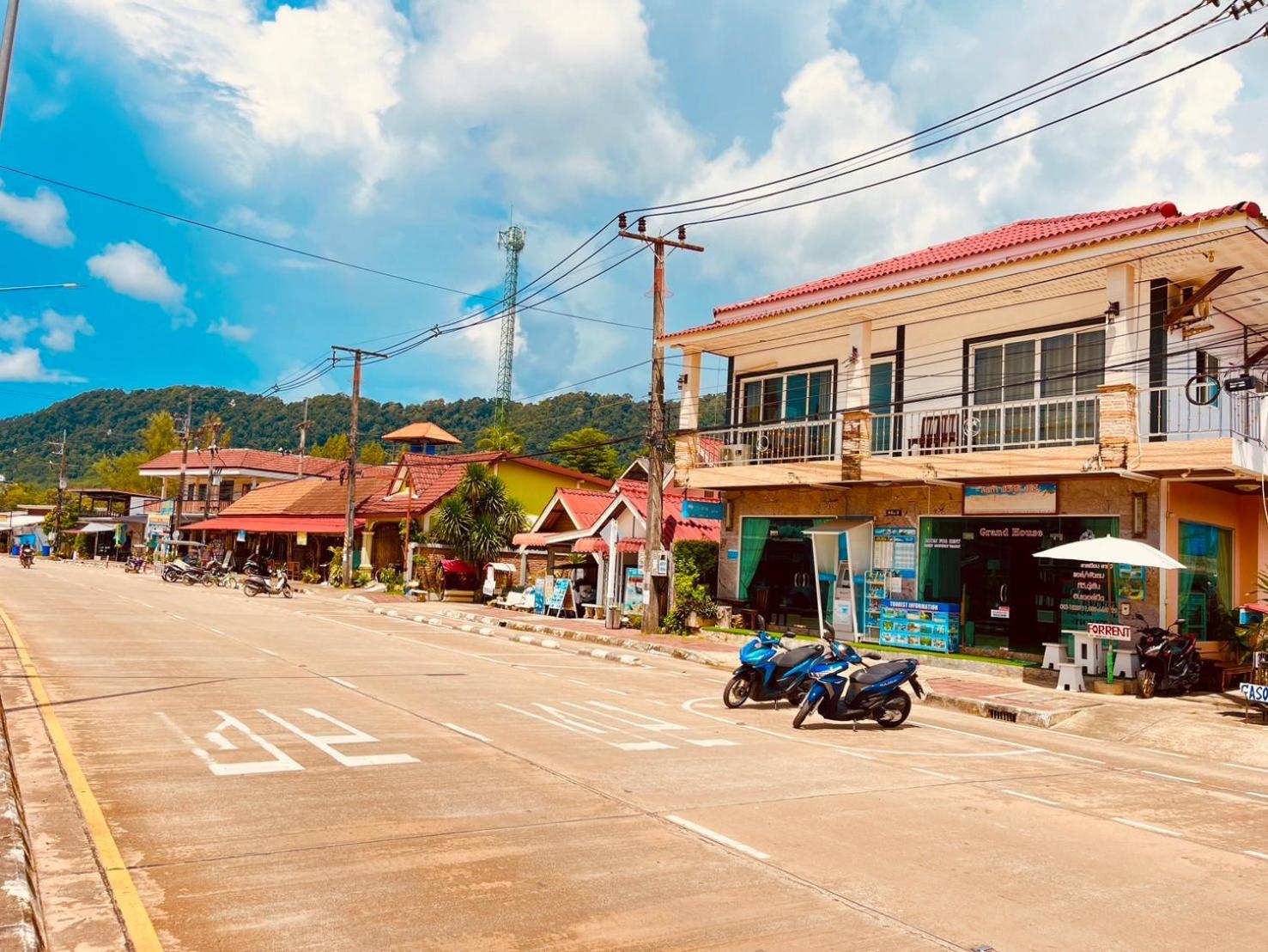 Lanta Grand House Hotel Koh Lanta Bagian luar foto