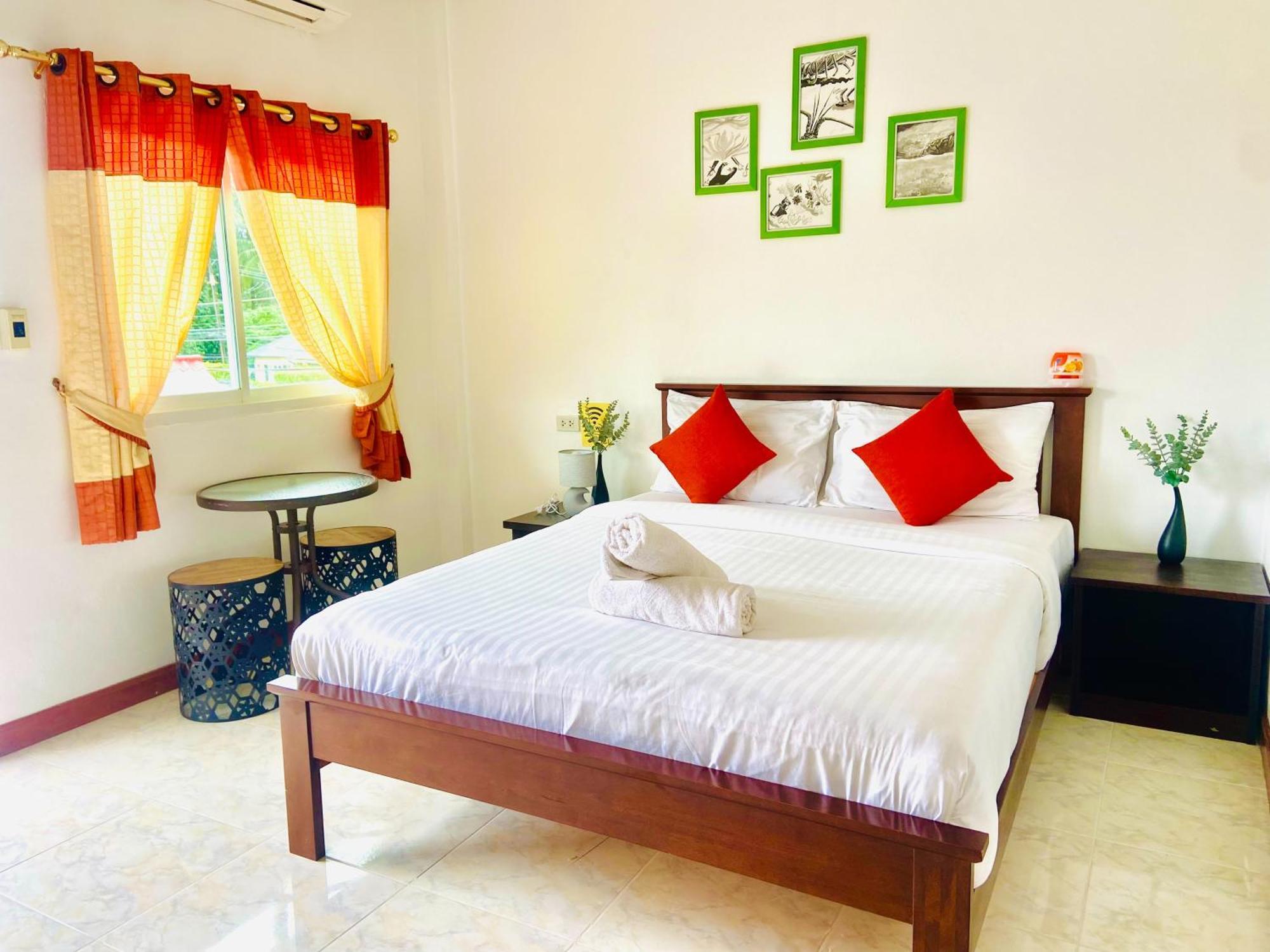 Lanta Grand House Hotel Koh Lanta Bagian luar foto