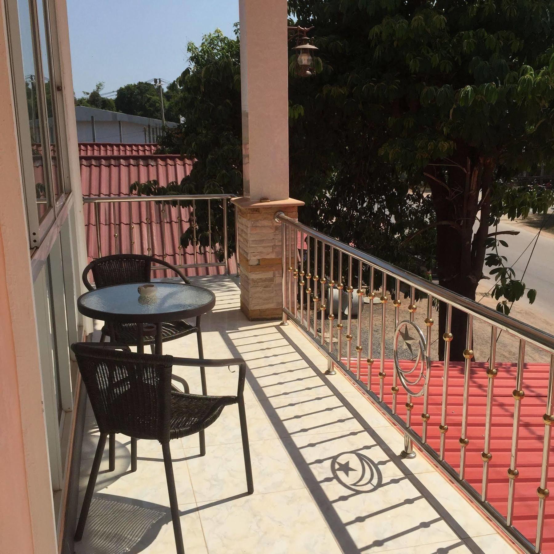 Lanta Grand House Hotel Koh Lanta Bagian luar foto